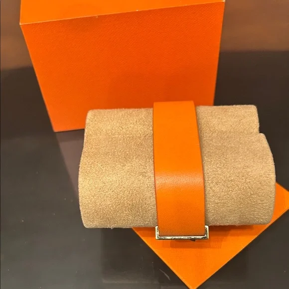 Tory Burch Gold and Orange Women's Watch, sophistication !! - Picture 3 of 4